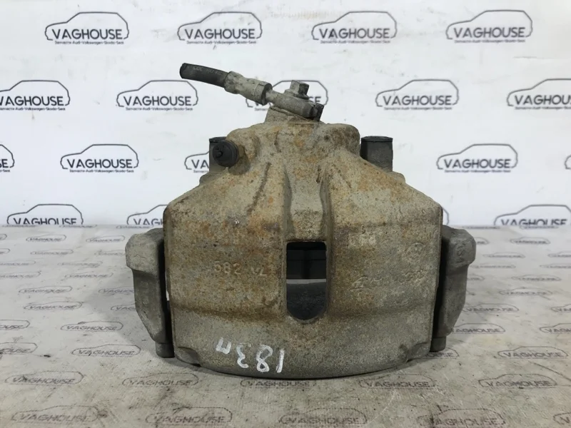 Суппорт передний правый Volkswagen Passat B7 1.4