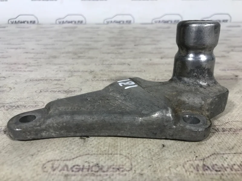 Кронштейн двигателя передний Audi A6 C5 2.8 ACK