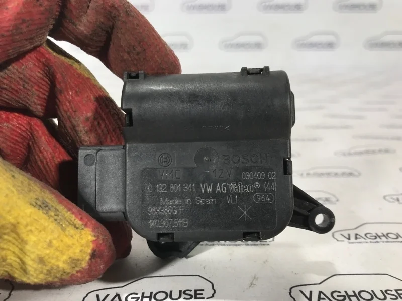 Моторчик заслонки печки Volkswagen Scirocco 2.0