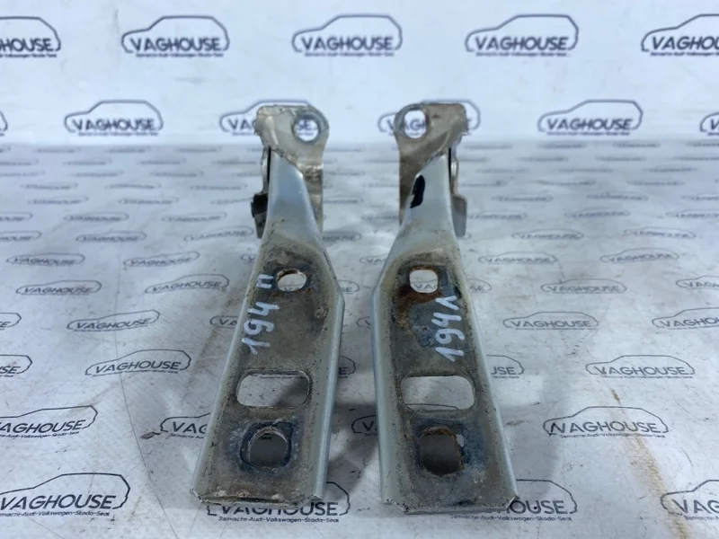 Петля капота Volkswagen Golf 4 1.6 AKL 1997