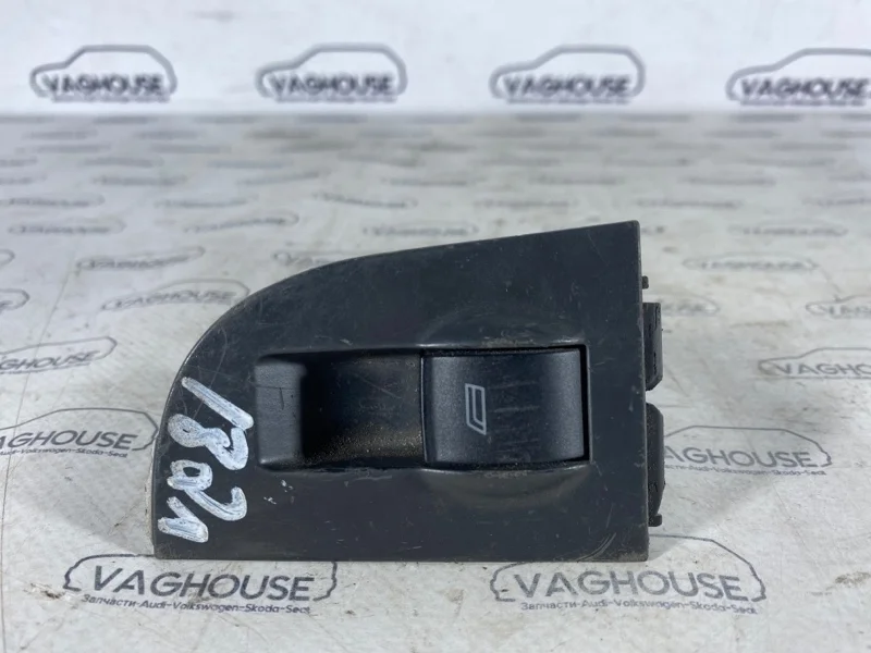 Кнопка стеклоподъемника правая Audi A6 C5 2.4 ARJ