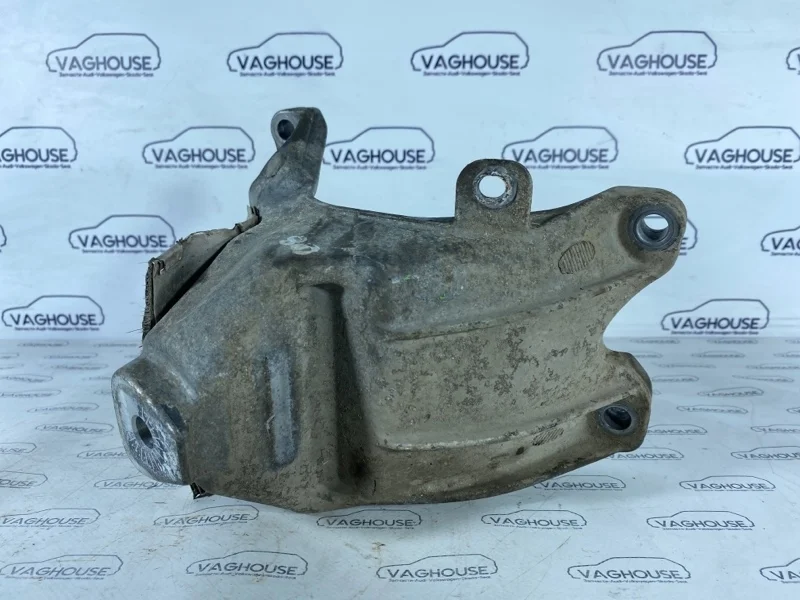 Кронштейн двигателя Audi A5 8T 1.8 CJEB 2014