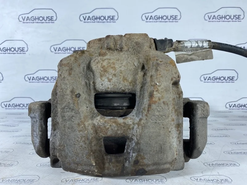 Суппорт передний правый Audi A5 8T 1.8 CJEB 2014