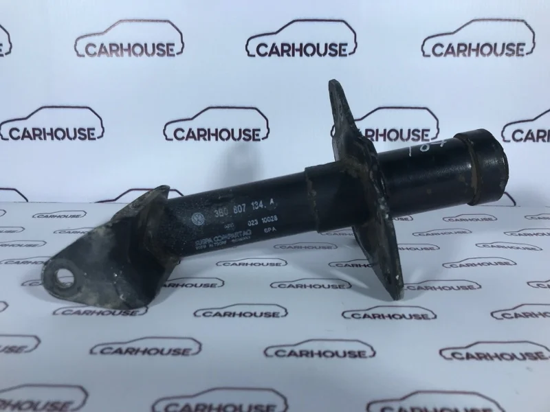 Кронштейн усилителя передний правый Volkswagen