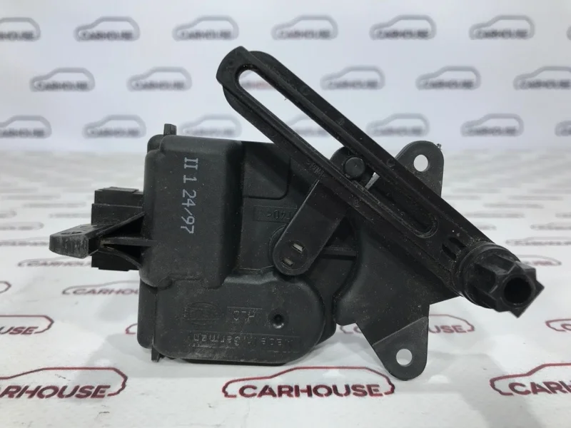 Моторчик заслонки печки Volkswagen Golf 4 1.6 AKL