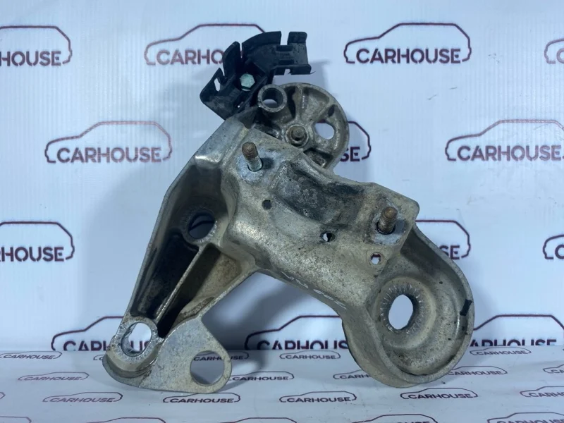 Кронштейн двигателя передний левый Audi A4 B5 1.8