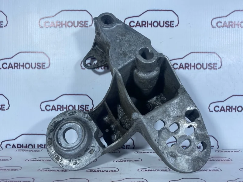 Кронштейн двигателя передний правый Audi A4 B5 1.8