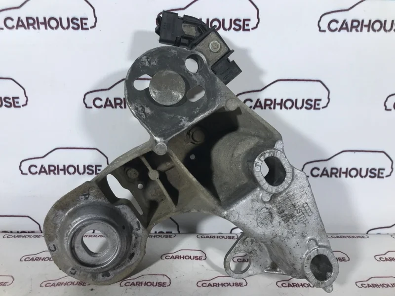 Кронштейн двигателя передний левый Audi A4 B5 1.8