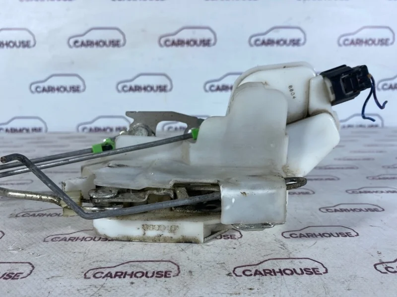 Замок двери передний правый Mitsubishi Pajero