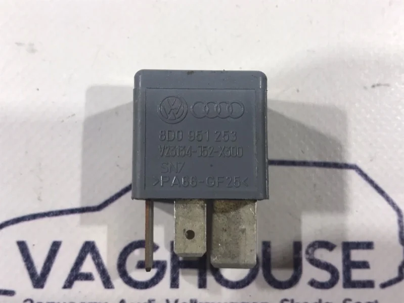 Реле вентилятора Audi A4 B5 2000