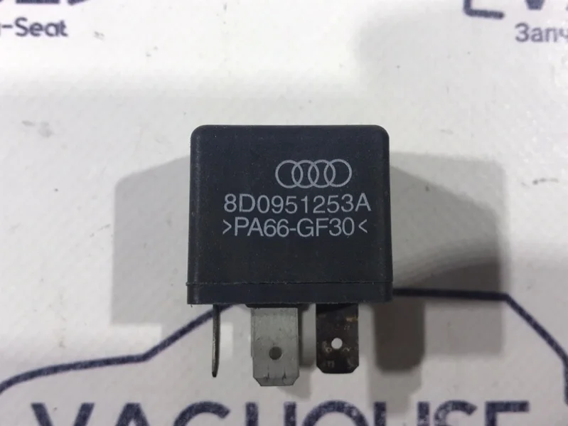 Реле Volkswagen Passat B5+ 2001