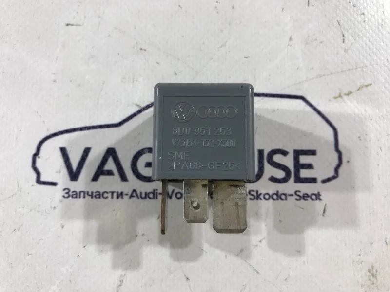 Реле вентилятора Audi S8 D2 4D 4.2 2000