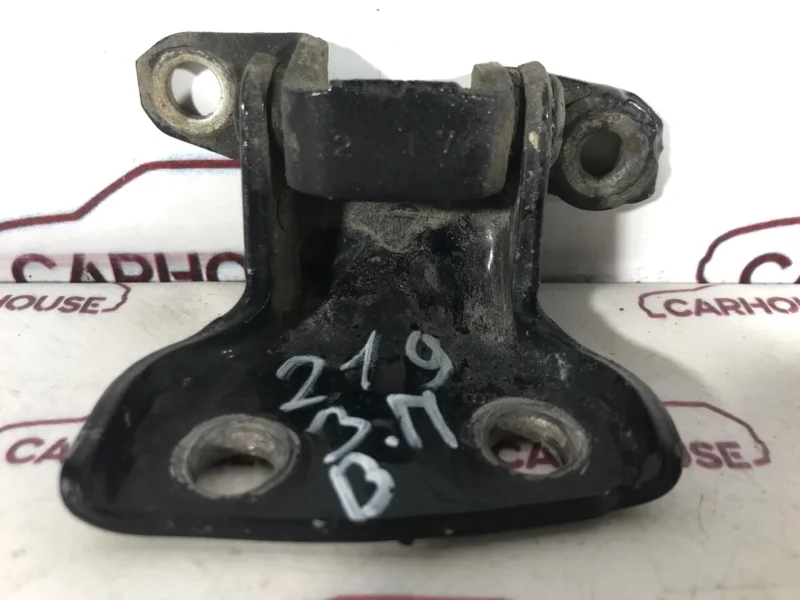 Петля двери задняя правая Mitsubishi Pajero Sport