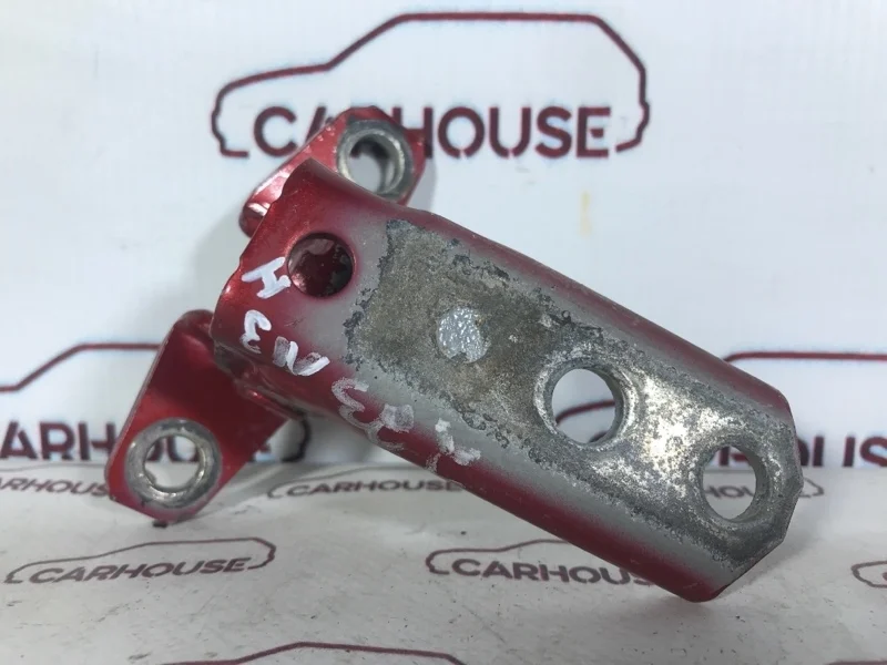 Петля двери задняя левая Mitsubishi Lancer X 2.0