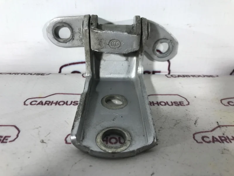 Петля двери задняя левая Toyota Corolla 150 1.6