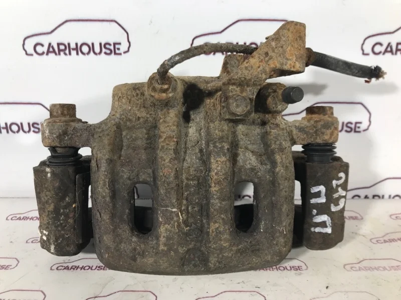 Суппорт передний правый Mitsubishi Pajero Sport