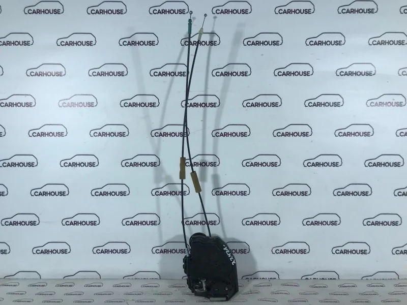 Замок двери задний левый Toyota Corolla 150 1.6