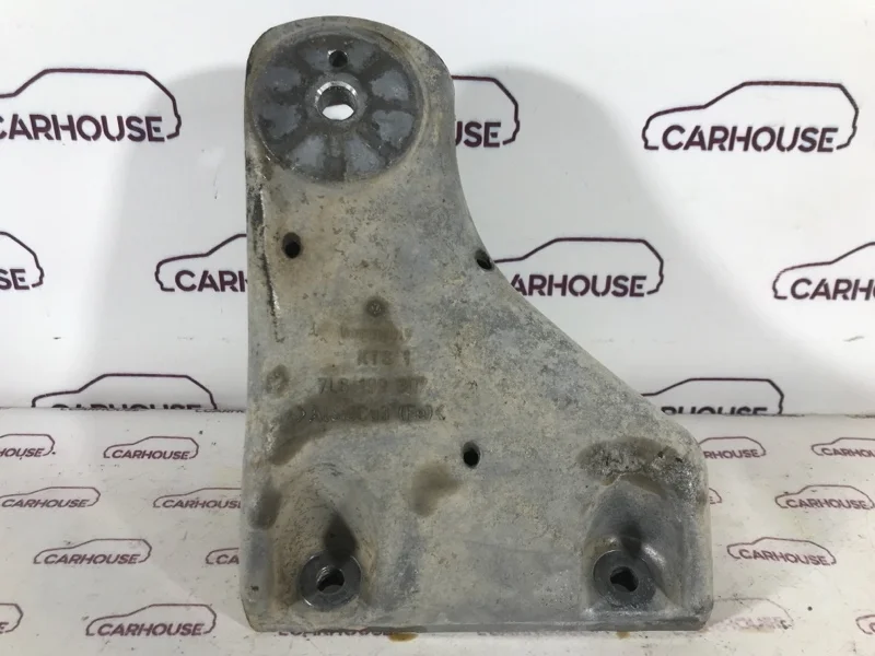 Кронштейн двигателя левый Volkswagen Touareg GP