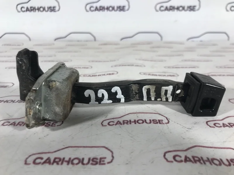 Ограничитель двери передний правый Mitsubishi