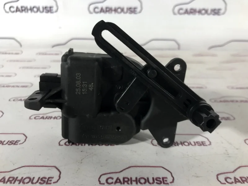 Моторчик заслонки печки Volkswagen Passat B5+ 1.8T