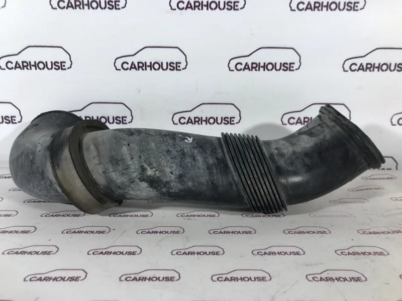 Патрубок воздушного фильтра правый Volkswagen