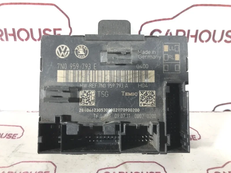 Блок управления дверьми передний левый Skoda Yeti