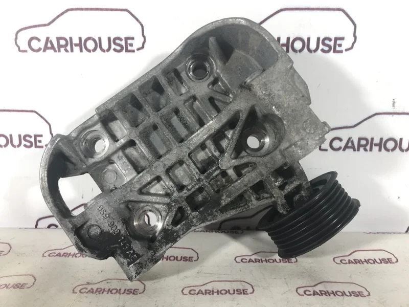 Кронштейн генератора Audi Q7