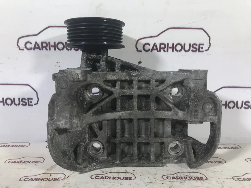 Кронштейн генератора volkswagen Touareg 3.0 CAS