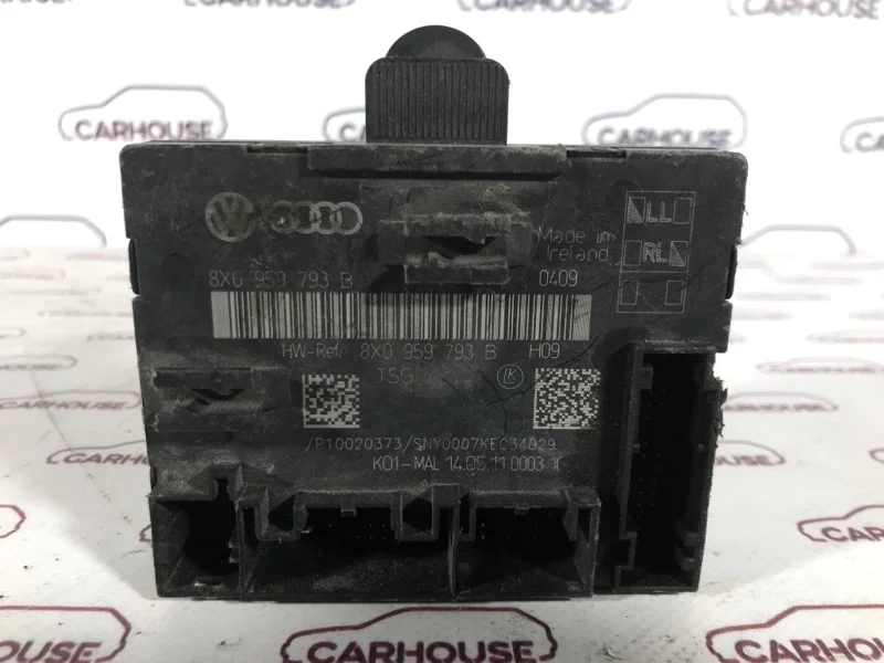 Блок управления дверьми передний правый Audi Q3