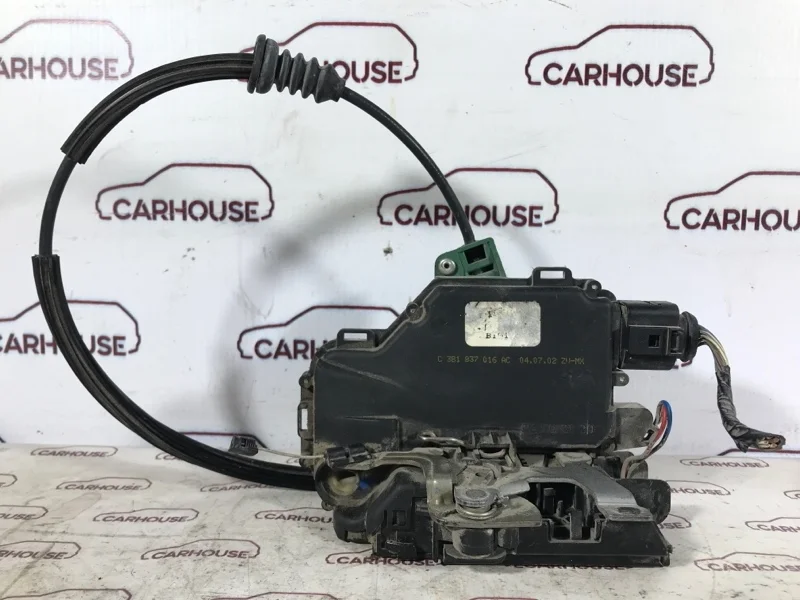 Замок двери передний правый Volkswagen Passat B5+