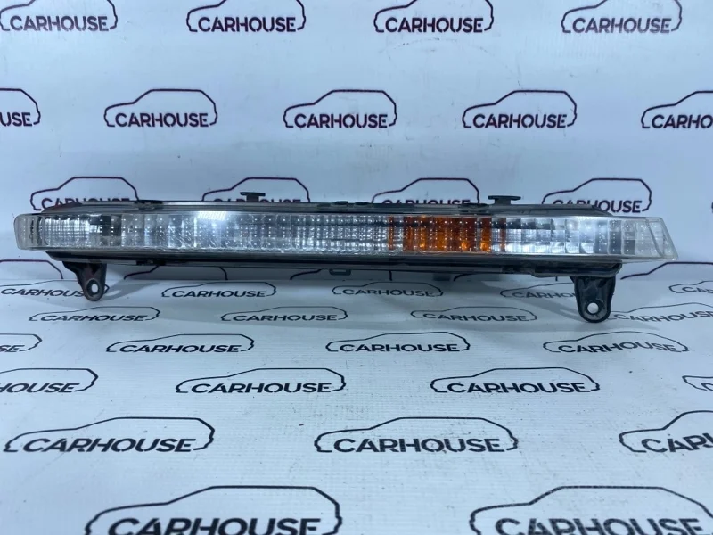 Поворотник передний правый Audi Q7