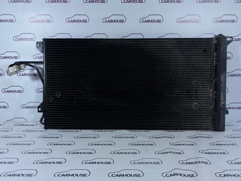 Радиатор кондиционера Audi Q7