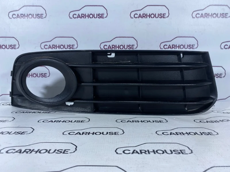 Решётка в бампер правая Audi A4 B8