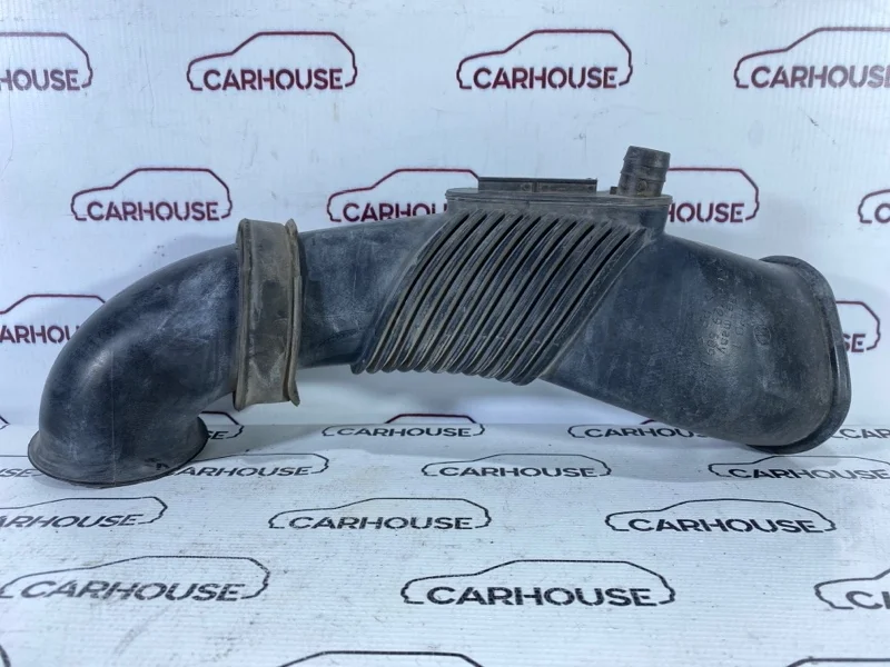 Патрубок воздушного фильтра Volkswagen Touareg GP