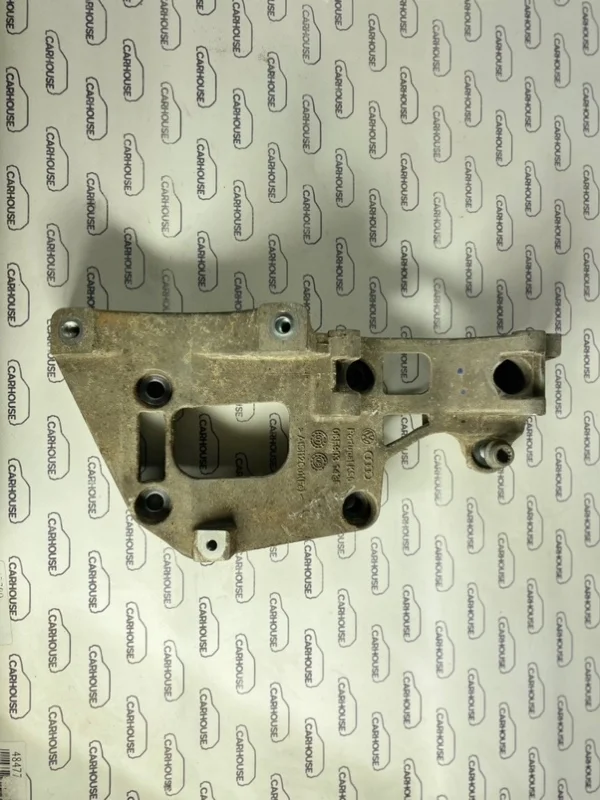 Кронштейн генератора Volkswagen Passat B6 2.0 BVY