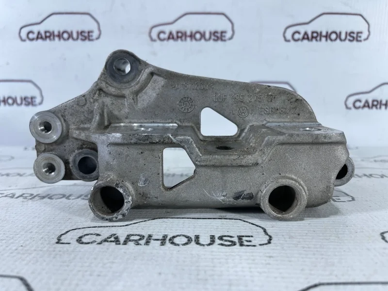 Кронштейн двигателя правый Audi A4 B8 2.0 CDN 2010