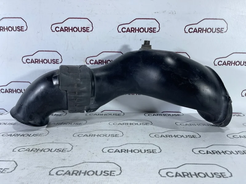 Патрубок воздушного фильтра Volkswagen Touareg NF