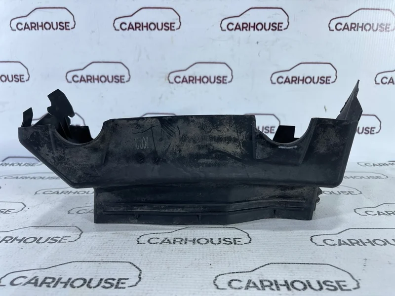 Воздухозаборник левый Volkswagen Touareg NF 2014