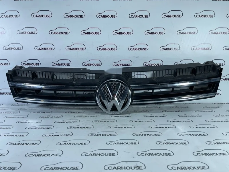 Решетка радиатора Volkswagen Touareg NF 2014