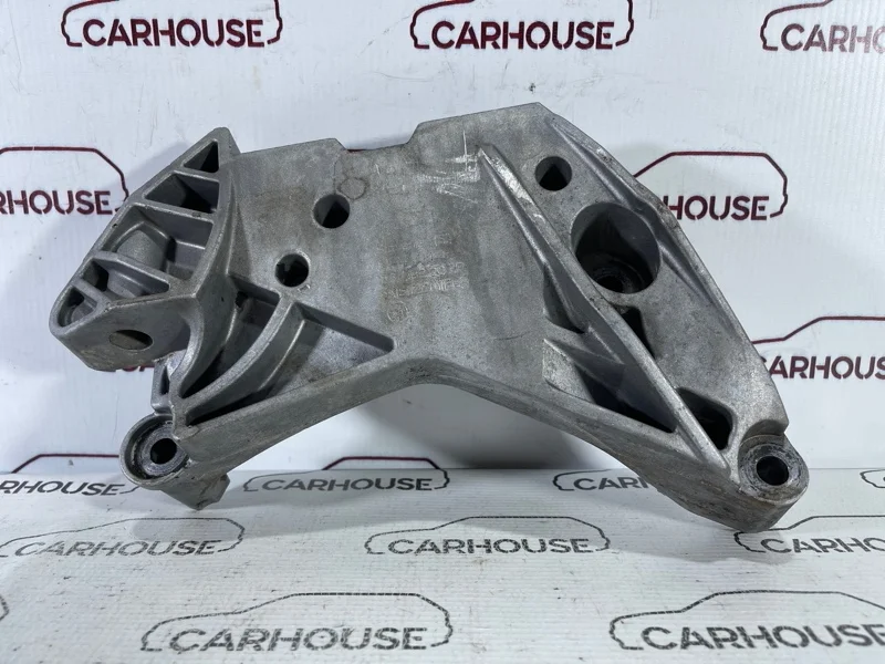 Кронштейн двигателя правый Volkswagen Passat B6