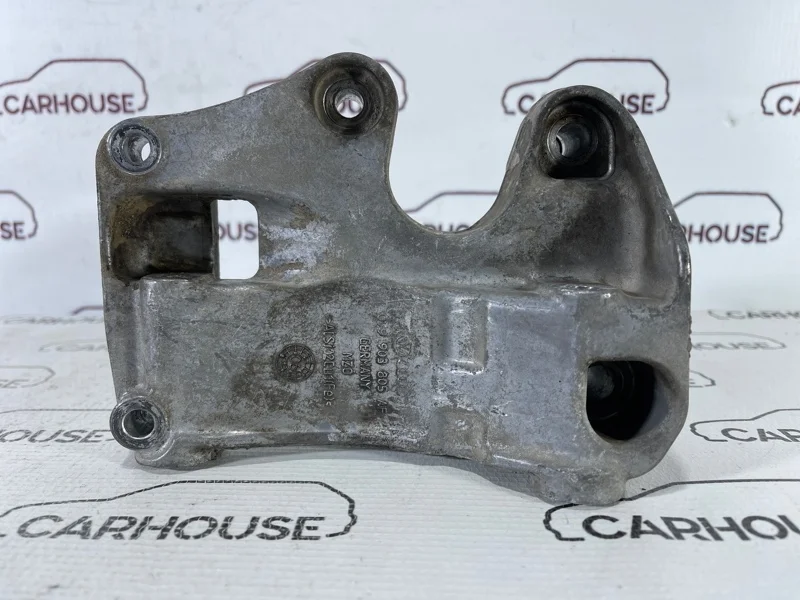 Кронштейн генератора Audi Q7 4.2 BAR 2014