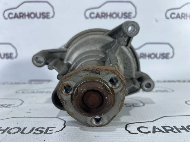 Помпа Volkswagen Passat B6 1.4 CAXA 2010
