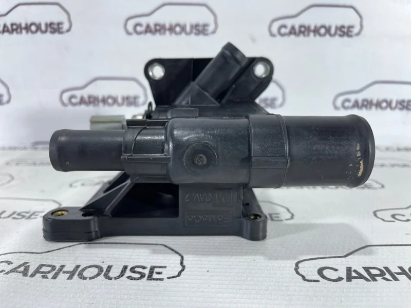 Флянец охлаждения Volvo C30 2.0 2013