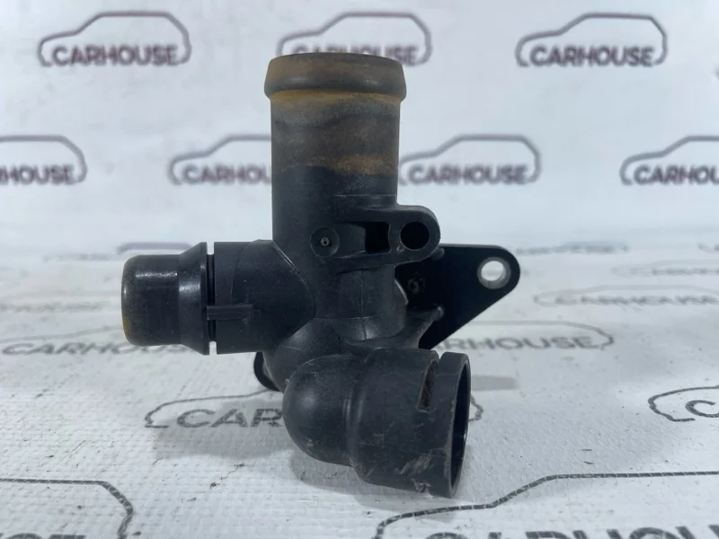 Флянец охлаждения Audi A4 B6 1.8 AMB 2006