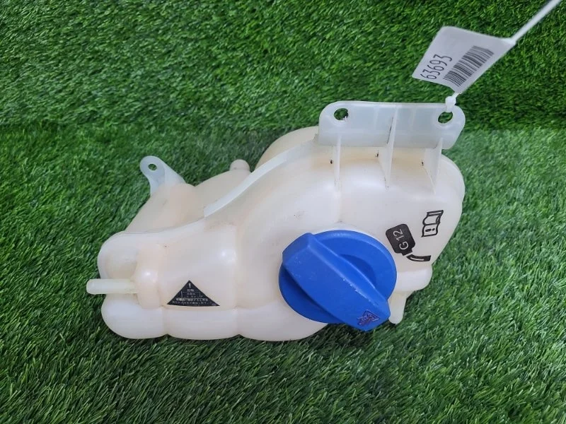 Бачок расширительный Audi A8 2007 4E0121403G D3 BVJ 4.2