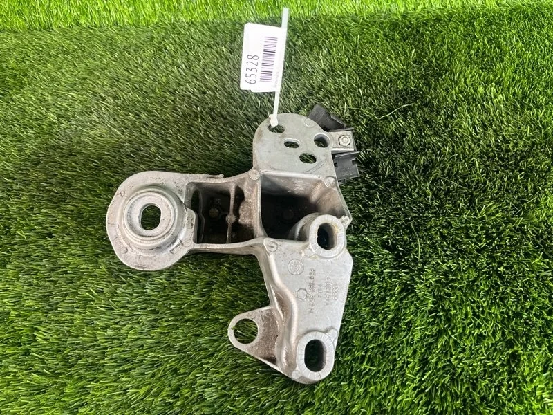 Кронштейн двигателя Audi A4 2002 8E0199352N B6 ALT 2.0, передний правый