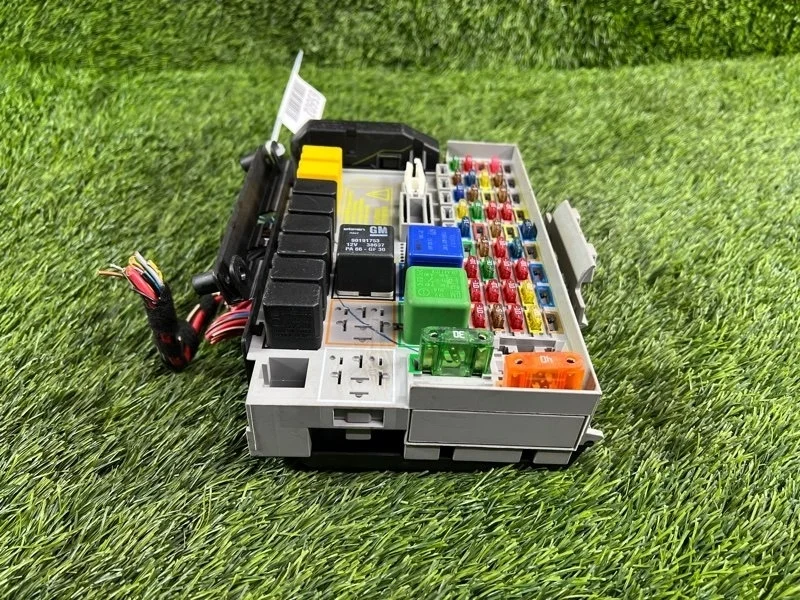 Блок предохранителей Opel Zafira 2001 24431677 F75 Z22SE