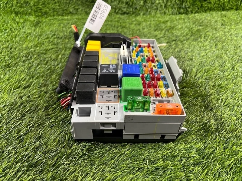 Блок предохранителей Opel Zafira 2001 24431677 F75 Z22SE