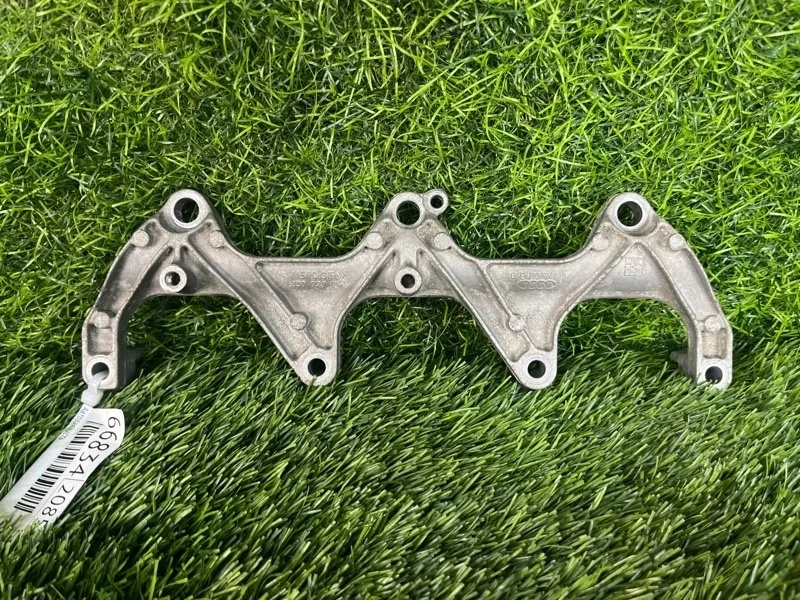 Кронштейн топливной рейки Audi A6 2006 06E133340A C6 AUK 3.2