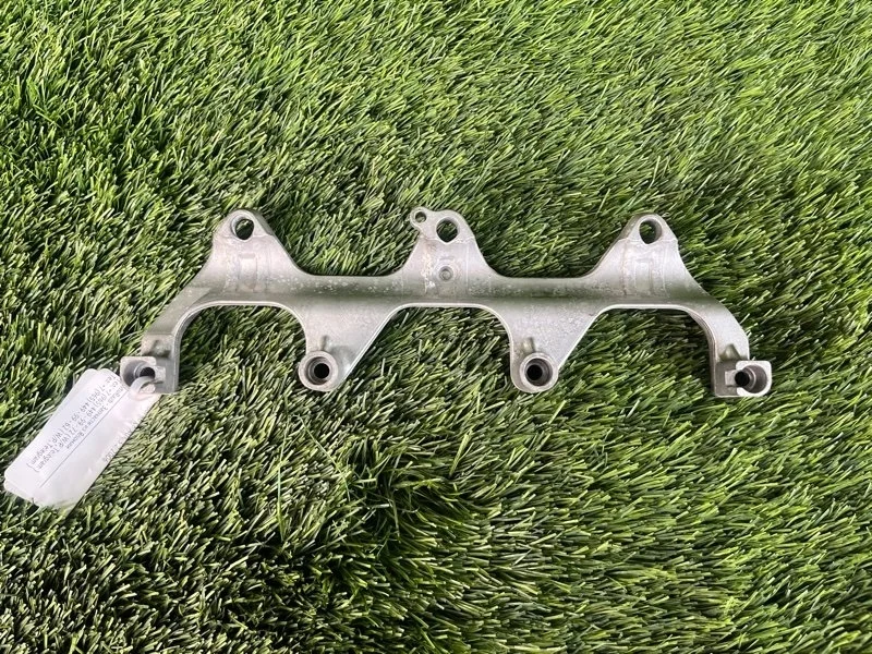 Кронштейн впускного коллектора Audi A6 2006 06E133340A C6 AUK 3.2
